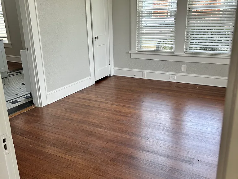 350 Ockley Dr — Photo 4