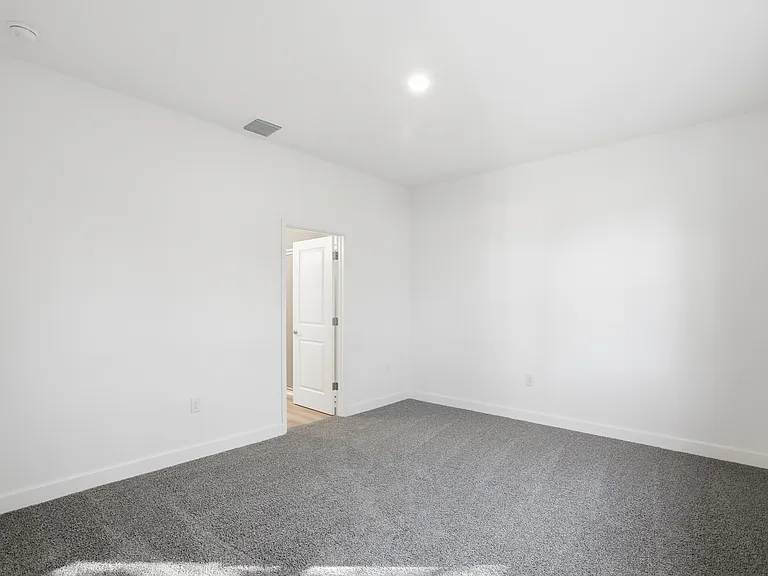 1209 W 15th St — Photo 6