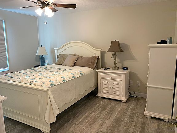 4th image of 4700 Coquina Key Dr SE APT B