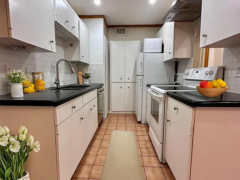 505 W 7th St #120 — Photo 5