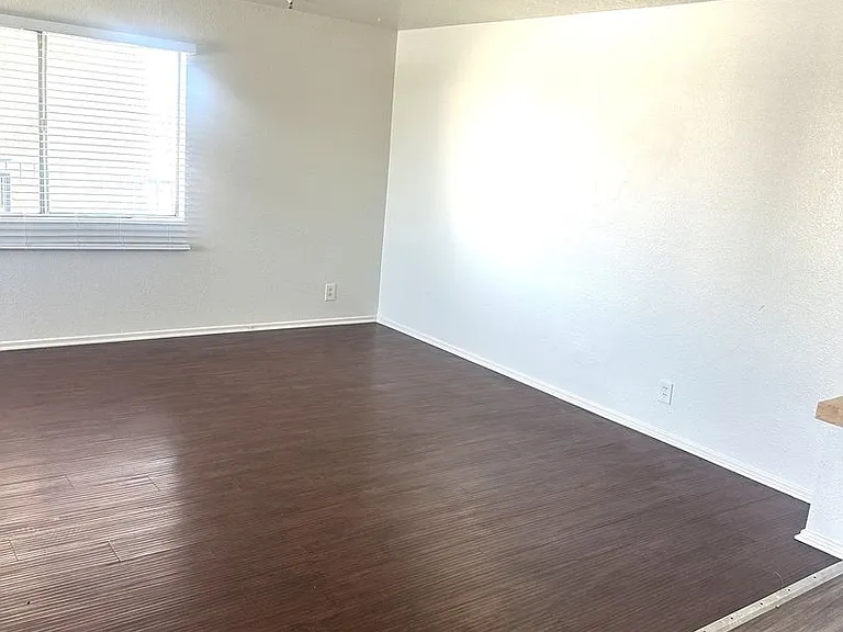 13714 KORNBLUM AVE — Photo 7