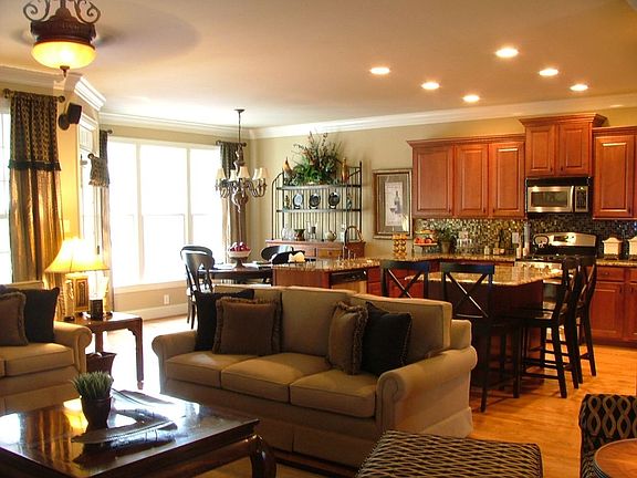 3rd image of 36 Grantwood Dr