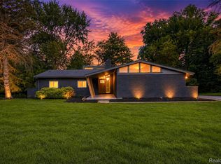 4469 Chamberlain Dr, Bloomfield Hills, MI 48301
