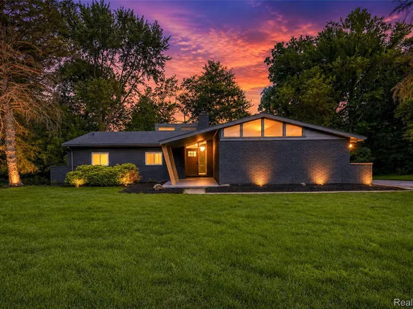 4469 Chamberlain Dr, Bloomfield Hills, MI 48301