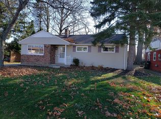 7740 Sharon Dr, Mentor On The Lake, OH 44060