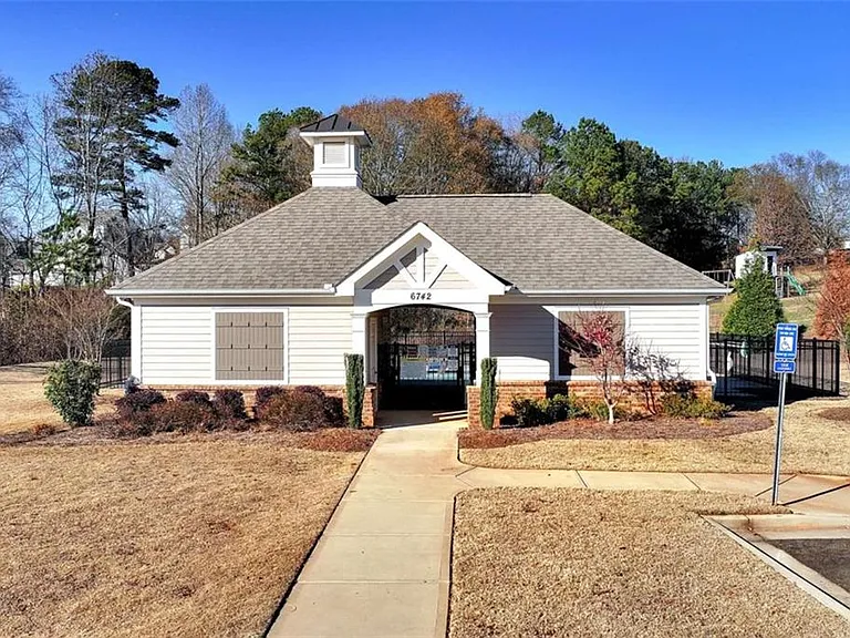 6968 Manchester Dr — Photo 10