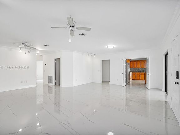 4th image of 230 Cranwood Dr