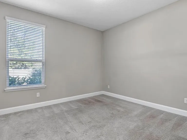 275 Renwick Pkwy — Photo 2