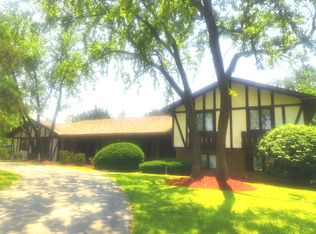 44 Kingston Dr, Oak Brook, IL 60523