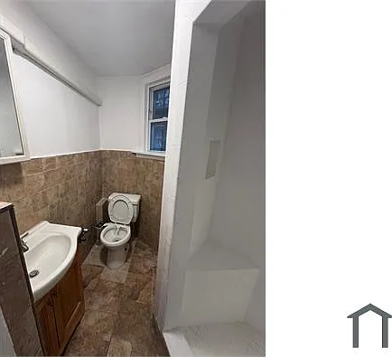 203 E 205th St #1 — Photo 2