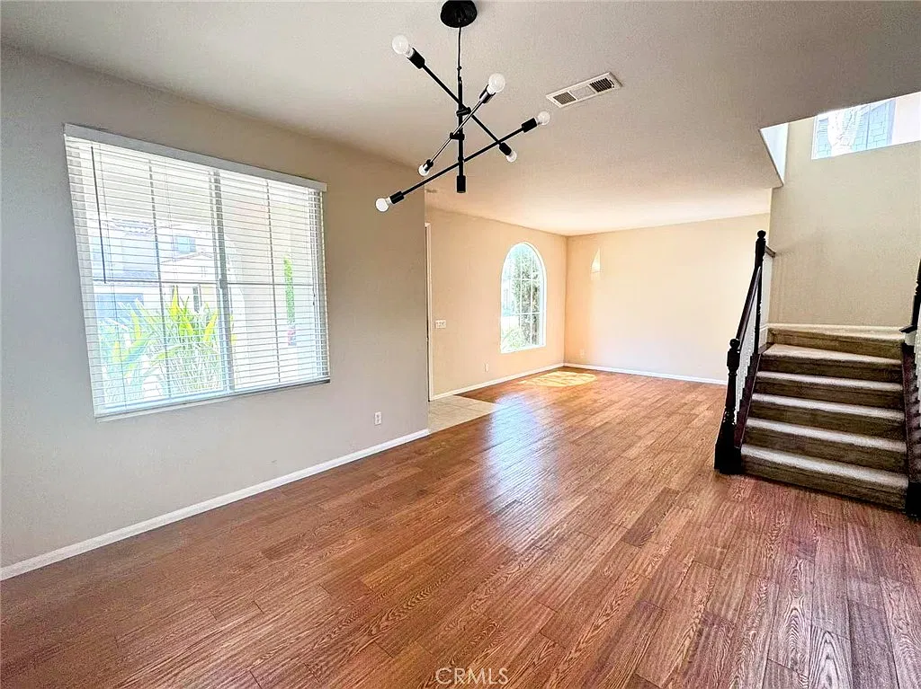 4 bed, 2607 sqft, $3,700 — Photo 4