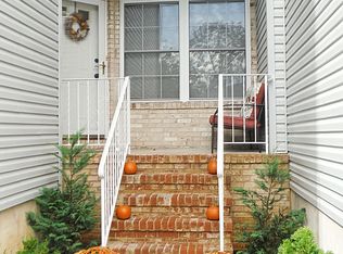 34 Lakeview Dr, Helmetta, NJ 08828