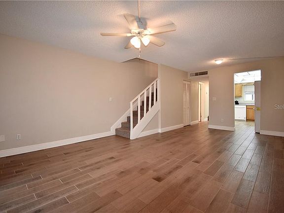 3rd image of 710 Oakgrove Dr APT 122
