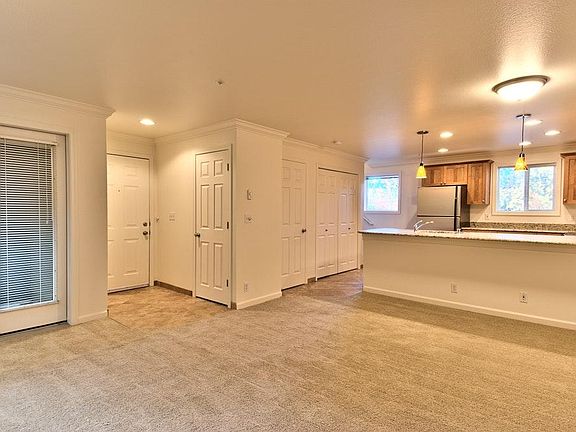 5th image of 921 2nd Ave APT 1