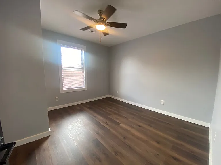303 W Watauga Ave — Photo 5