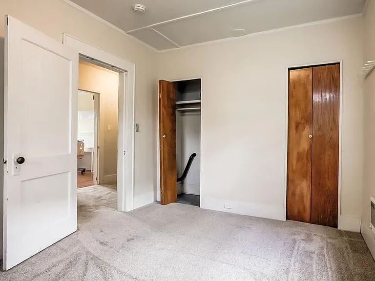 353 SW B Ave — Photo 6