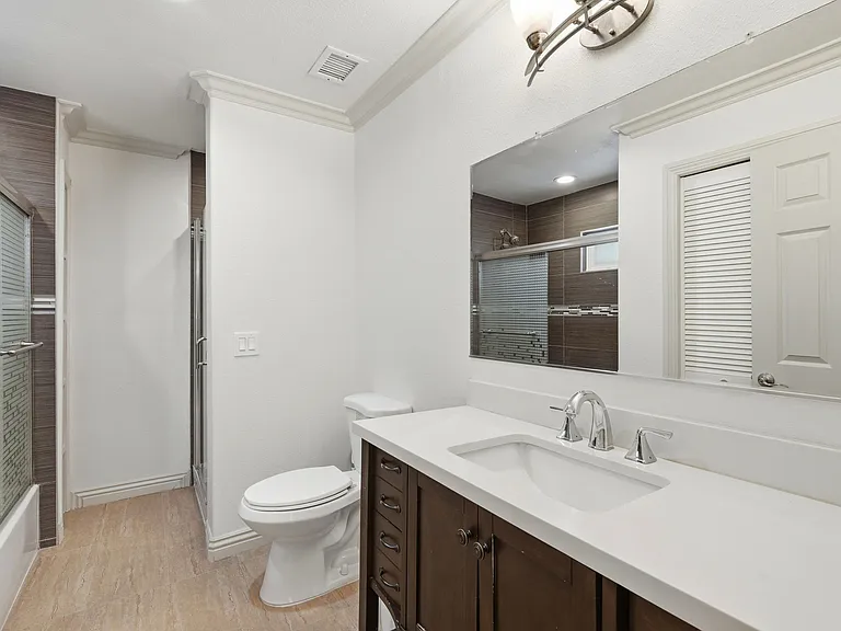 325 Goshen Ct — Photo 17