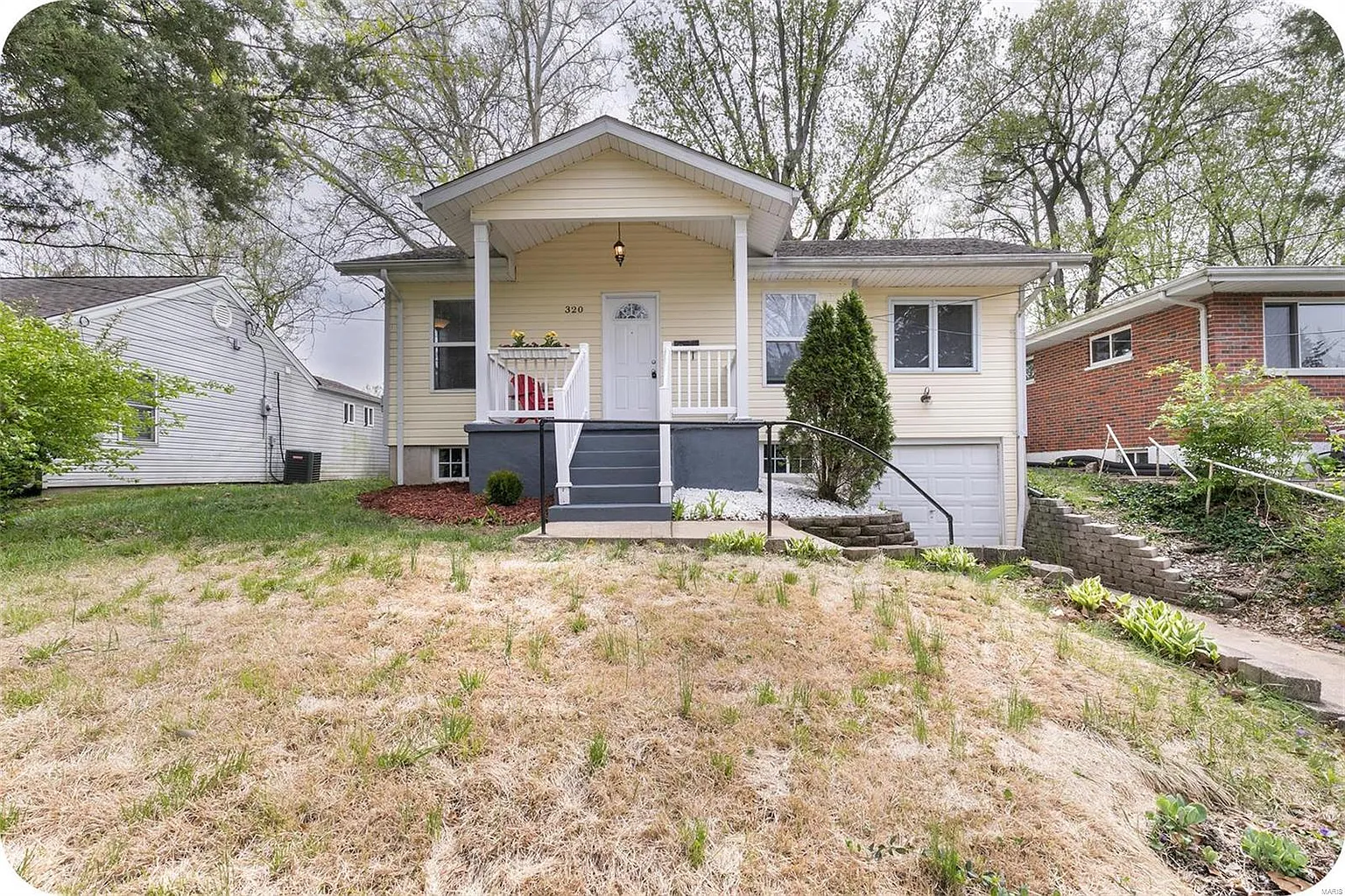 320 Lithia Ave photo 1