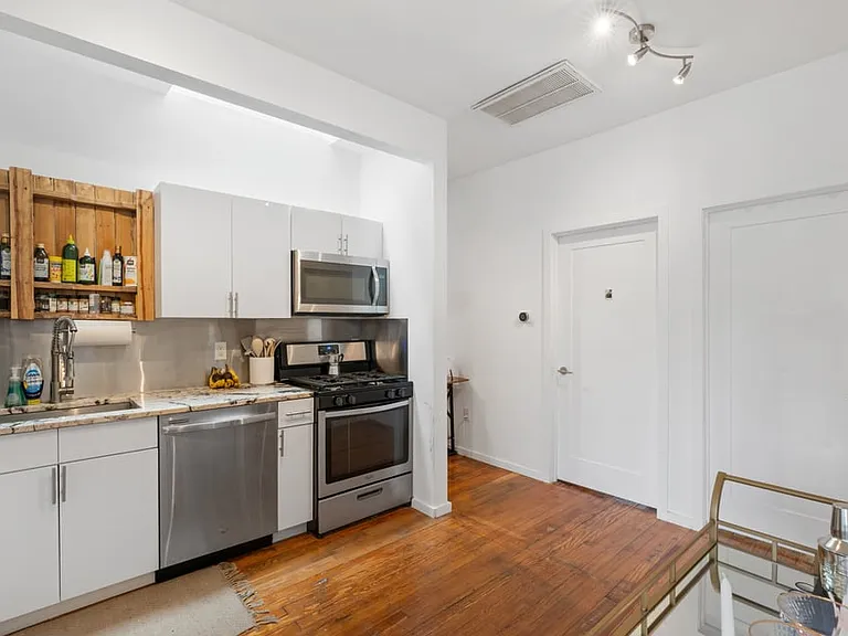22 Willowdale Ave #2 — Photo 6
