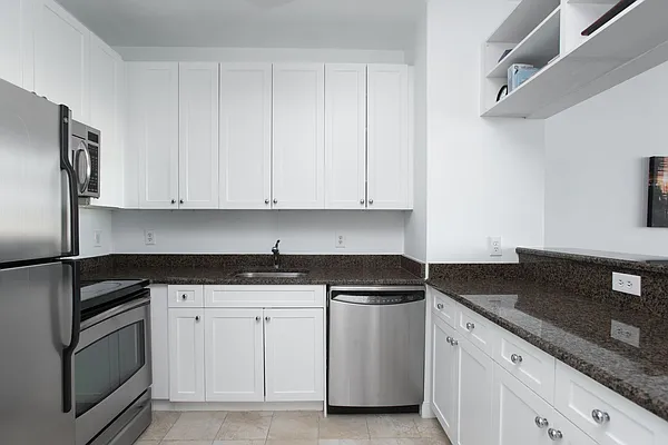 Sold by Nestseekers | media 10