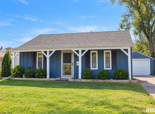 1516 Loretta St, Pekin, IL 61554