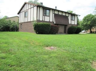 22 Kensington Heights Rd, Belleville, IL 62226