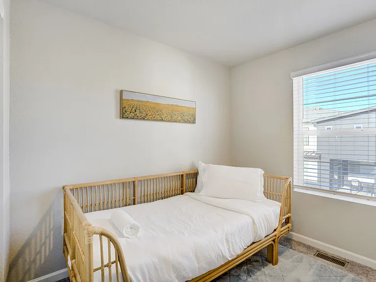 Twin bedroom
Second Bedroom features a Twin daybed and a desk with en-suite bathroom