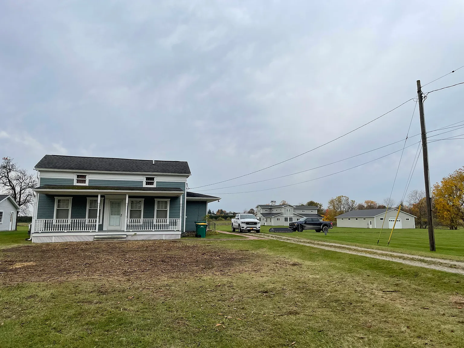 3 bed, 2586 sqft, $3,554 — Photo 3