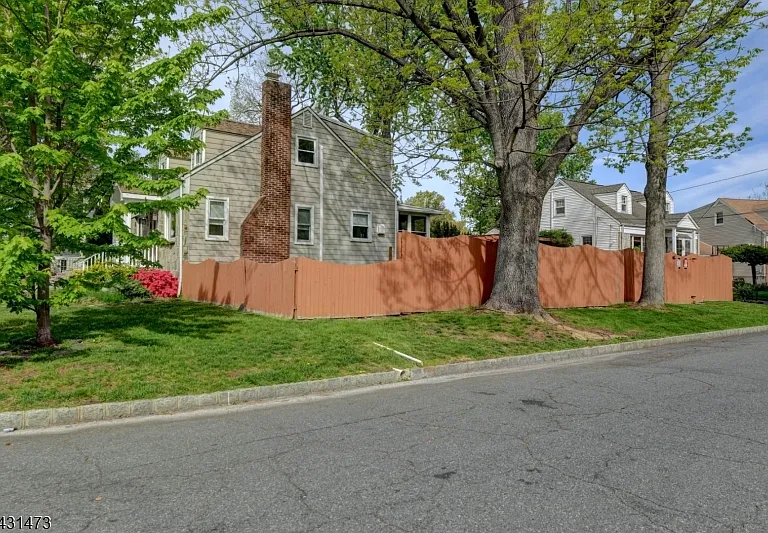 72 Colonial Dr — Photo 4