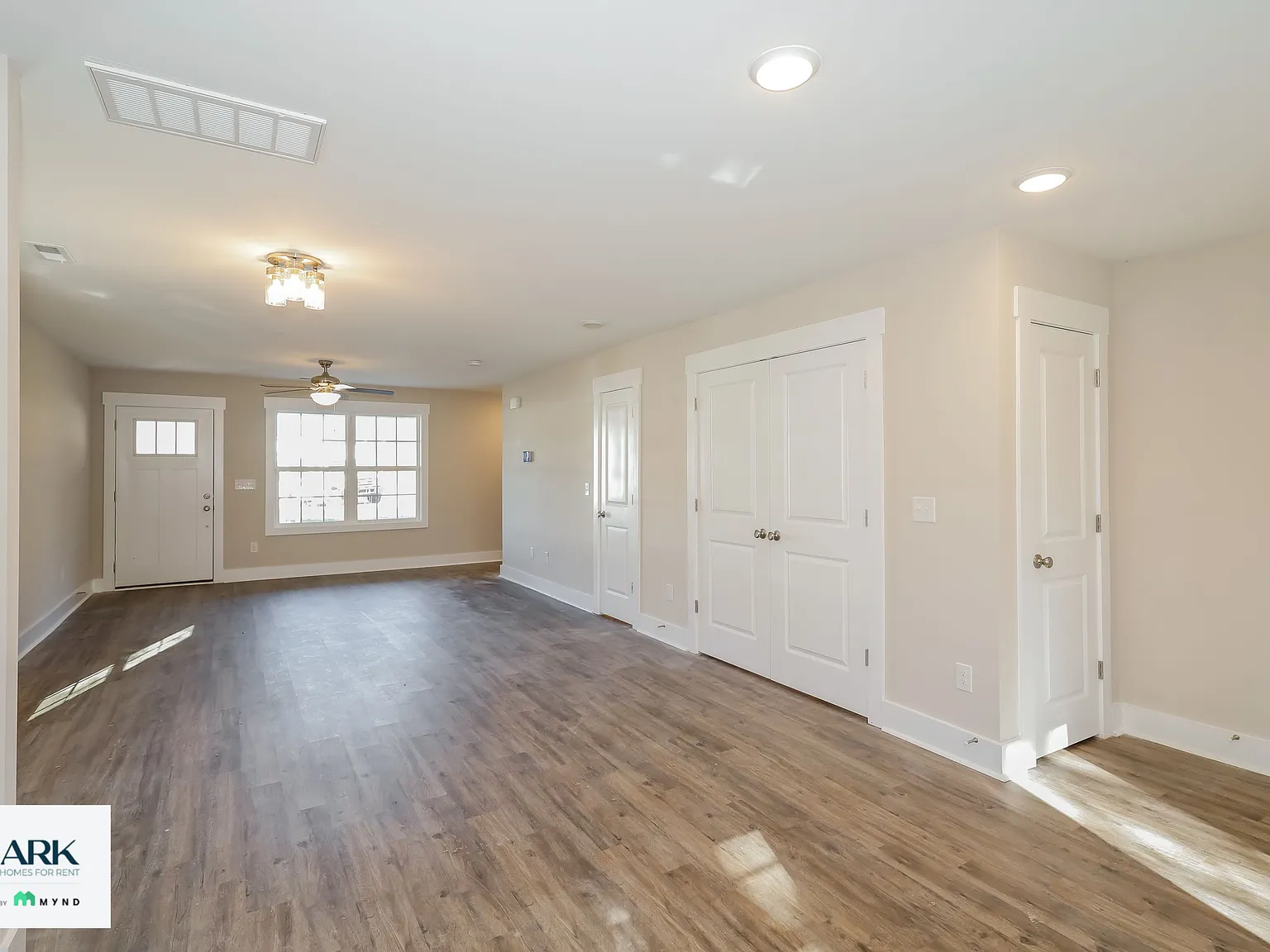 3 bed, 2.5 bath, 1286 sqft, $1,549 — Photo 3