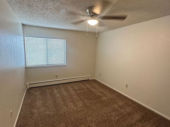 3rd image of 4400 Parkview Dr #205