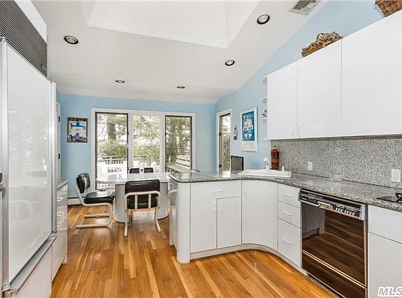 5th image of 31 East Dr