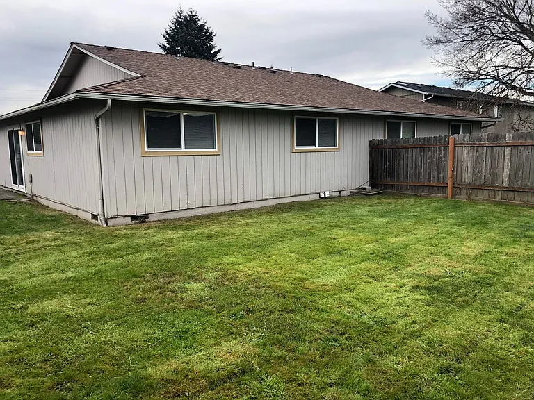 Three Bedroom Duplex in South East Salem — Photo 17