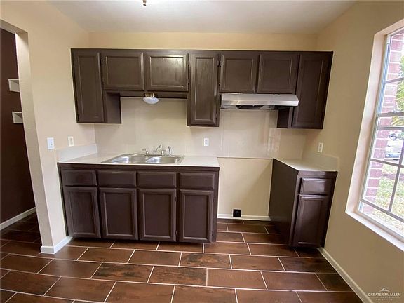 4th image of 3808 Camellia Ave