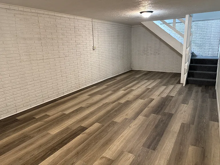 2224 Villa Ave — Photo 10