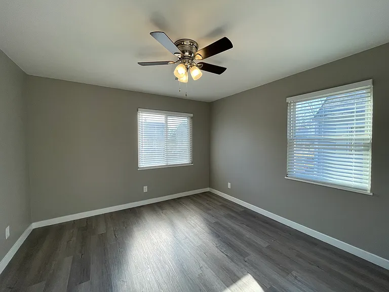 891 S Harris Ave — Photo 16