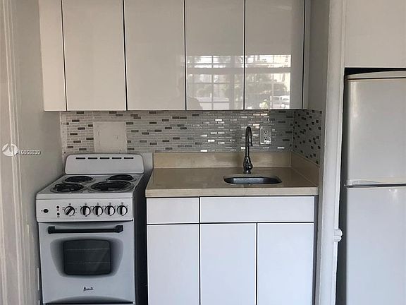 3rd image of 1623 Lenox Ave APT 9