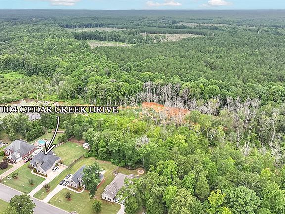 5th image of 1104 Cedar Creek Dr