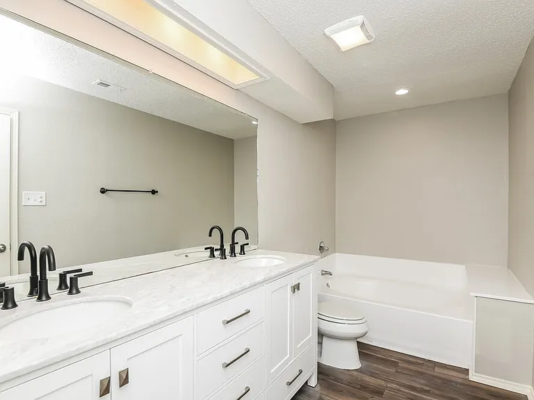 5016 Santa Fe Ct — Photo 15