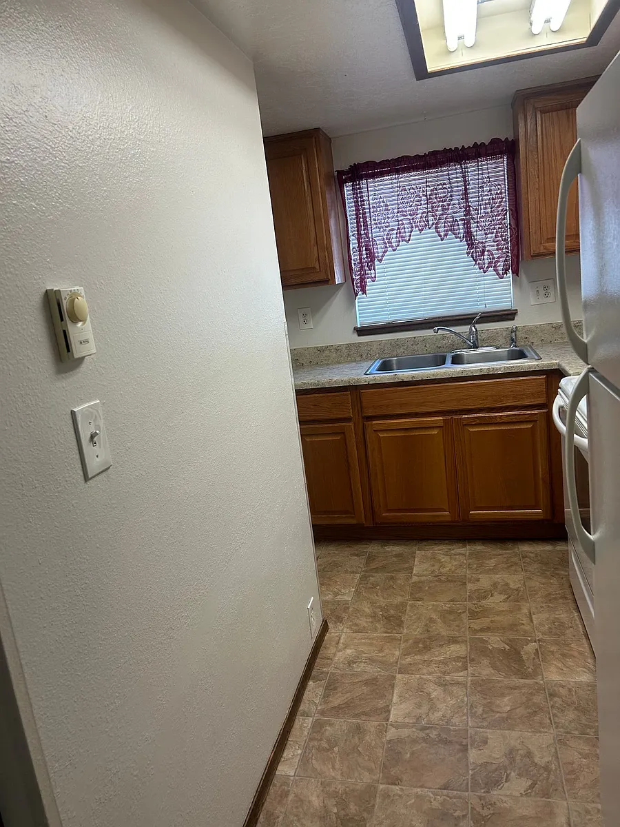 Building Photo - 94 E 50 S