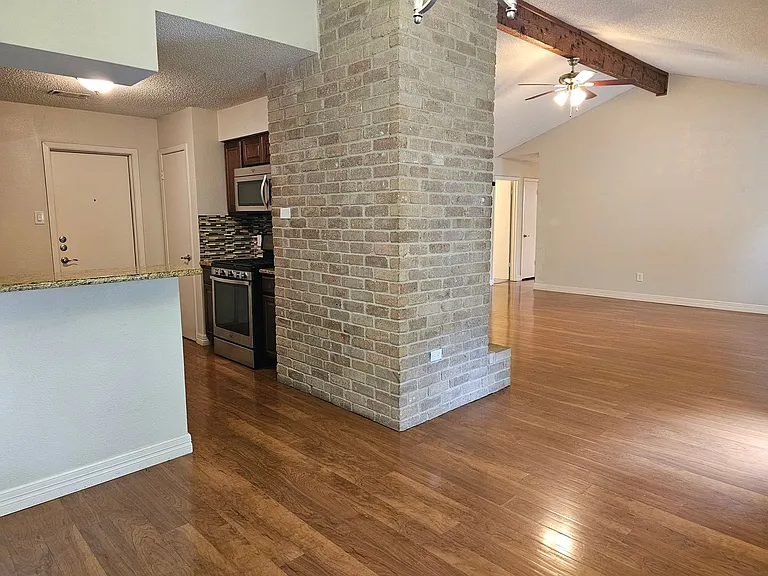 704 Chestnut Xing — Photo 10