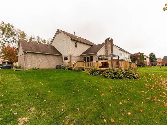 3rd image of 1756 Crestview Dr