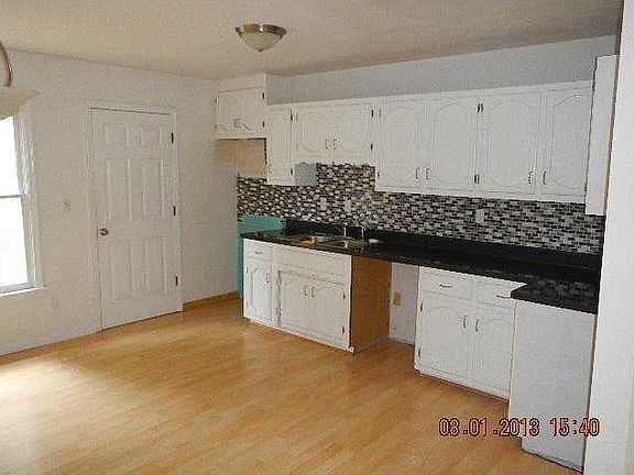 3rd image of 1935 Miller Ave
