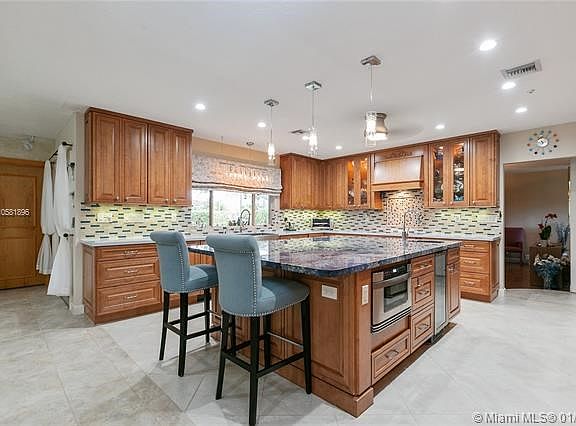 Expansive eating area and family room perfect for your family gatherings!