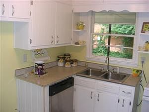 4th image of 693 Oakdale Dr