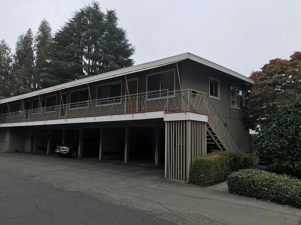 1st image of 540 University Dr APT 4