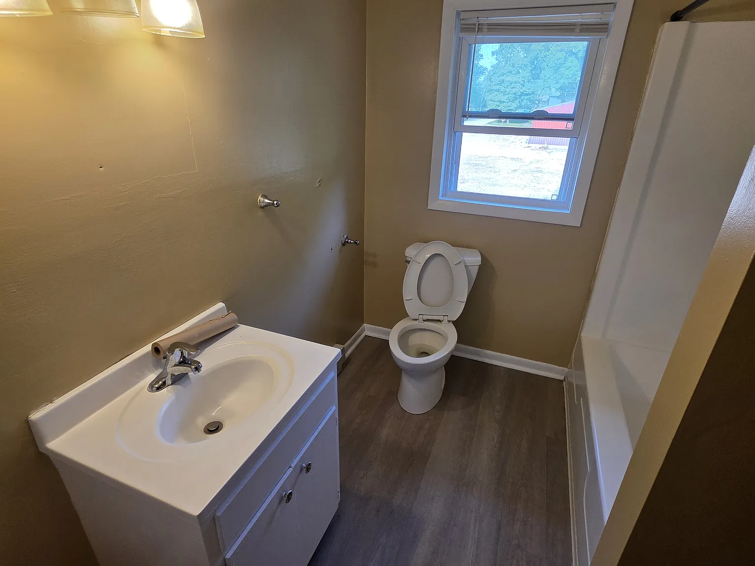 3 bed, 1.5 bath, $1,050 — Photo 4