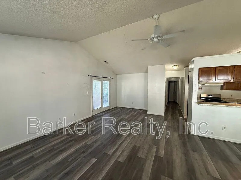 3 bed, 2.0 bath, 1172 sqft, $1,700 — Photo 3