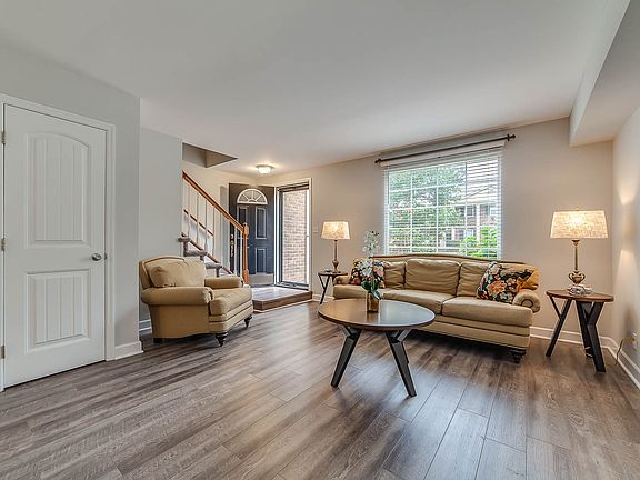 3rd image of 618 Plantation Ct