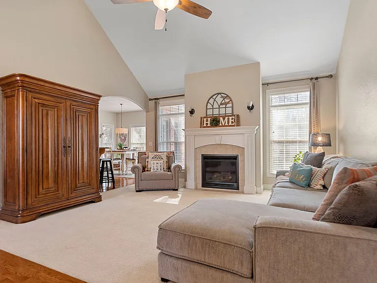 4332 E Ambrose Dr — Photo 17